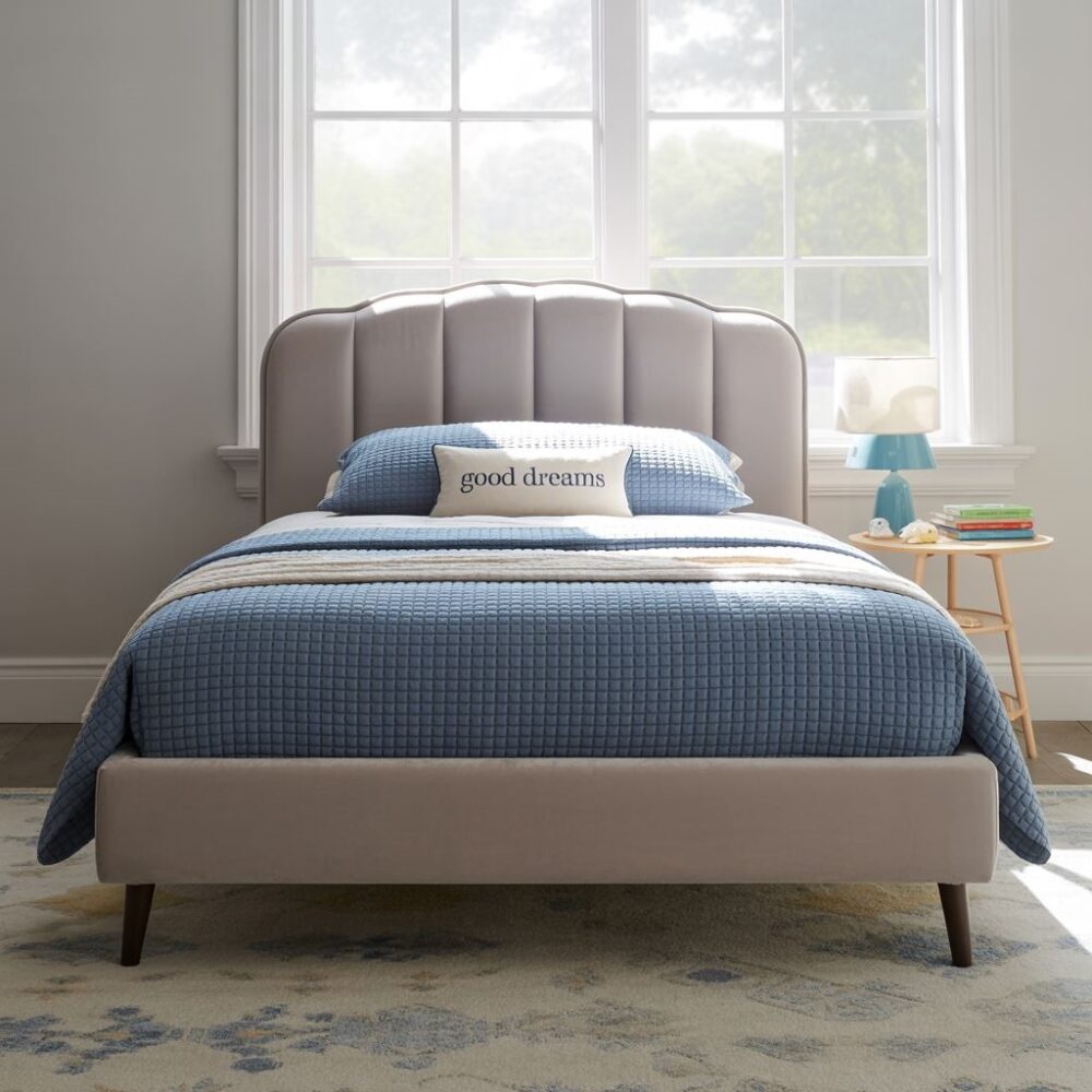 pokój chłopca z łóżkiem tapicerowanym